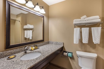 Standard Room, 1 Queen Bed, Non Smoking, Refrigerator & Microwave
