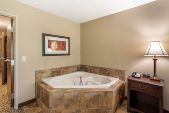 Suite, 1 King Bed, Non Smoking, Jetted Tub (with Sofabed)