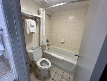 Room, 2 Queen Beds, Non Smoking, Ground Floor