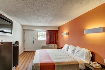 Deluxe Room, 1 King Bed, Smoking, Refrigerator & Microwave