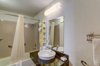 Deluxe Room, 2 Queen Beds, Non Smoking, Refrigerator & Microwave