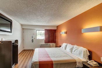 Deluxe Room, 1 King Bed, Smoking, Refrigerator & Microwave