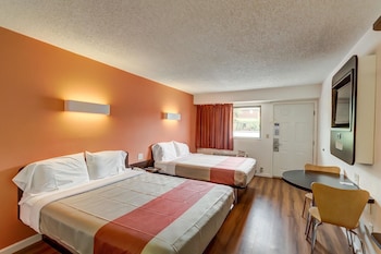 Deluxe Room, 2 Queen Beds, Non Smoking, Refrigerator & Microwave
