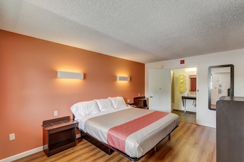Deluxe Room, 1 King Bed, Smoking, Refrigerator & Microwave