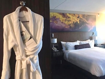 Room, 2 Queen Beds, City View