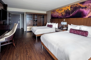Room, 2 Queen Beds, City View