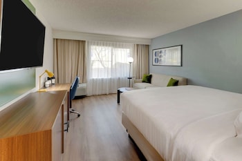 Deluxe Room, 1 King Bed with Sofa bed