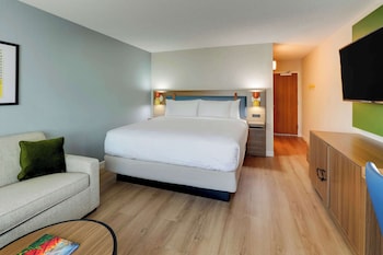 Deluxe Room, 1 King Bed with Sofa bed