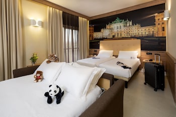 Family Room, 1 Queen Bed with Sofa bed