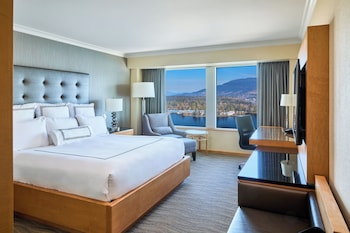 Deluxe Room, 1 King Bed, Harbor View