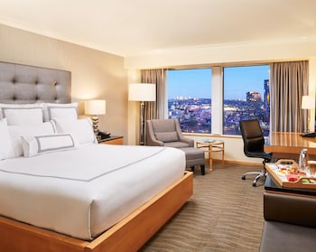Deluxe Room, 1 King Bed, City View