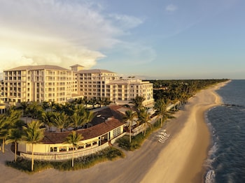Suite, 1 King Bed, Ocean View (Corner)