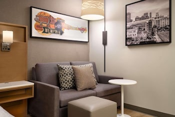 Room, 1 King Bed with Sofa bed, Non Smoking (Roll-in Shower)
