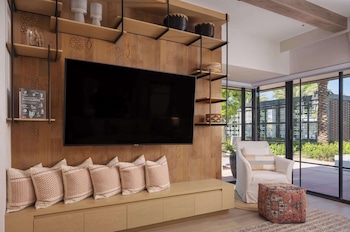 Cottage Suite, 1 King Bed (Firepit)