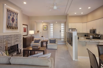 Suite, 1 King Bed, Kitchen (Suite)