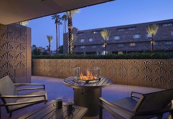 Room, 1 King Bed (Valley Wing Poolside Firepit King)
