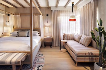 Cottage Suite, 1 King Bed, Accessible (Roll-In Shower)