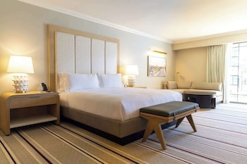 1 King Bed (Premier View Suite)