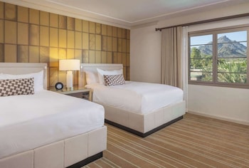 Room, 2 Queen Beds (Valley Wing Poolside Firepit Queen)
