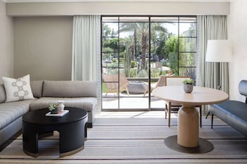 1 King Bed (Premier View Suite)
