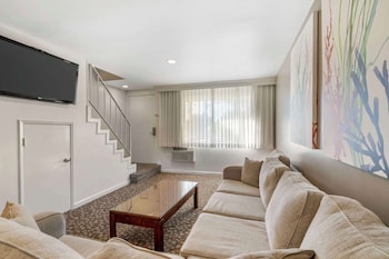 Standard Townhome, Multiple Beds, Non Smoking, Kitchen (Living Room; Sofabed, Full Kitchen)