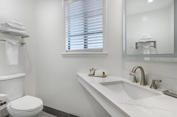 Standard Room, 1 King Bed, Non Smoking, Kitchen