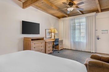 Standard Room, 1 Queen Bed, Non Smoking, Kitchen