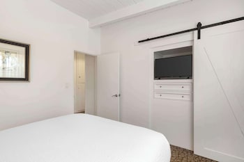Standard Townhome, Multiple Beds, Non Smoking, Kitchen (Living Room; Sofabed, Full Kitchen)