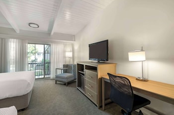 Standard Room, 2 Queen Beds, Non Smoking, Refrigerator & Microwave (Larger Room;with Sofabed)