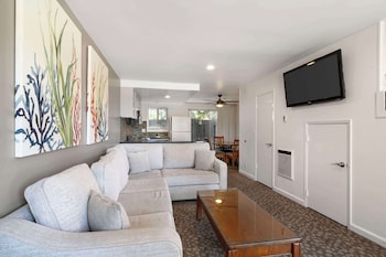 Standard Townhome, Multiple Beds, Non Smoking, Kitchen (Living Room; Sofabed, Full Kitchen)