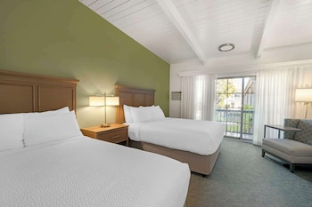 Standard Room, 2 Queen Beds, Non Smoking, Refrigerator & Microwave (Larger Room;with Sofabed)