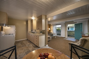 Standard Apartment, 1 King Bed, Non Smoking, Kitchen (Living Room; Sofabed, Full Kitchen)