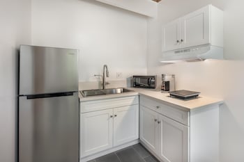 Standard Room, 1 King Bed, Non Smoking, Kitchen