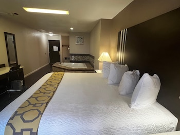 Comfort Suite, 1 King Bed, Non Smoking, Hot Tub
