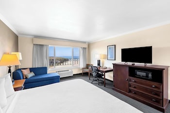 Standard Room, 1 King Bed, Refrigerator, Ocean View