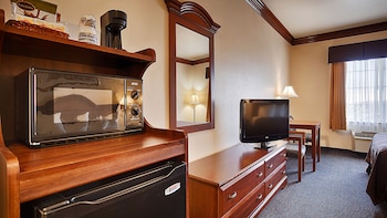 Standard Room, 1 Queen Bed, Non Smoking, Refrigerator