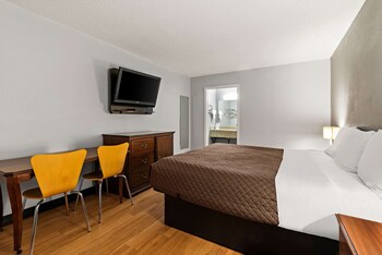 Standard Room, 1 King Bed, Non Smoking