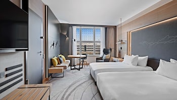 Family Room, Connecting Rooms