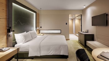 Deluxe Room, 1 King Bed
