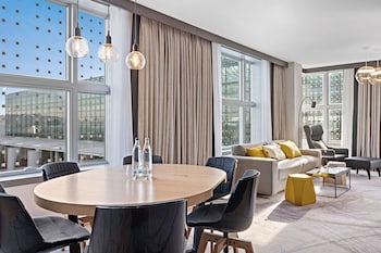 Suite, 1 King Bed (Diplomat)