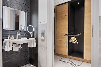 Room, 1 King Bed, Accessible