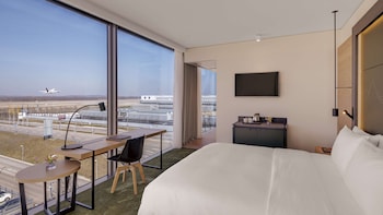 Executive Room, 1 King Bed (Runway)