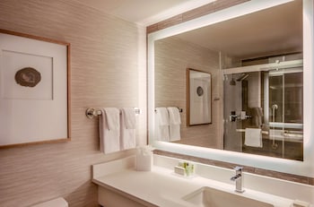Room, 1 King Bed, Accessible (Hearing)