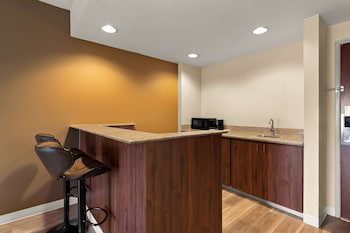 Deluxe Studio Suite, 1 King Bed, Non Smoking