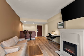 Deluxe Studio Suite, 1 King Bed, Non Smoking