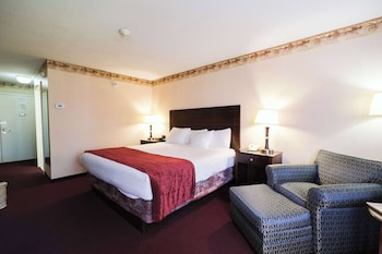 Suite, 1 King Bed (Accessible)