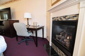 Room, 2 Queen Beds, Fireplace