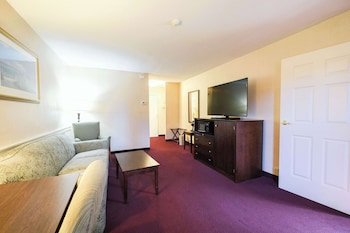 Suite, 1 King Bed (Accessible)