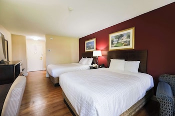Standard Room, 2 Queen Beds, Courtyard View