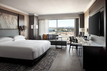 Room, 1 King Bed, Partial Bay View